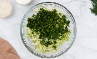 Весенний легкий салат из капусты